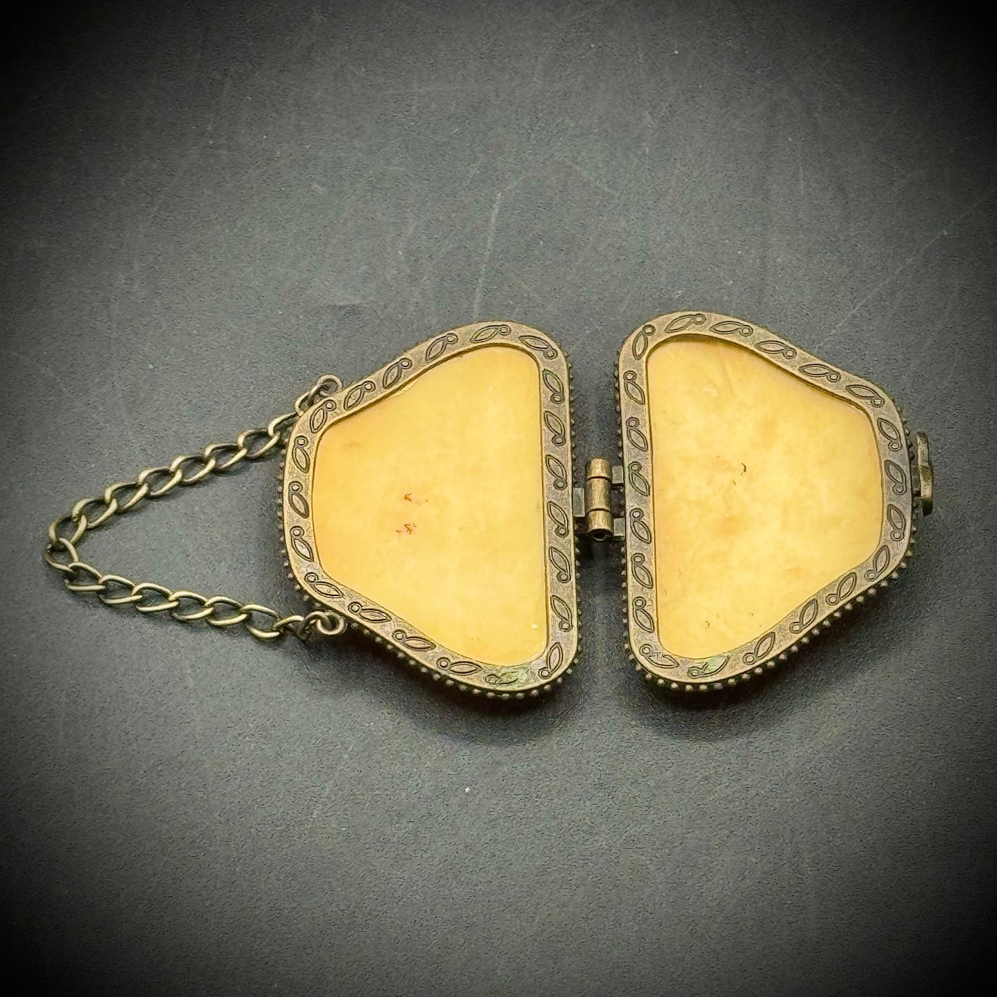 Carved Bone Two Cat Trinket Box w/Chain