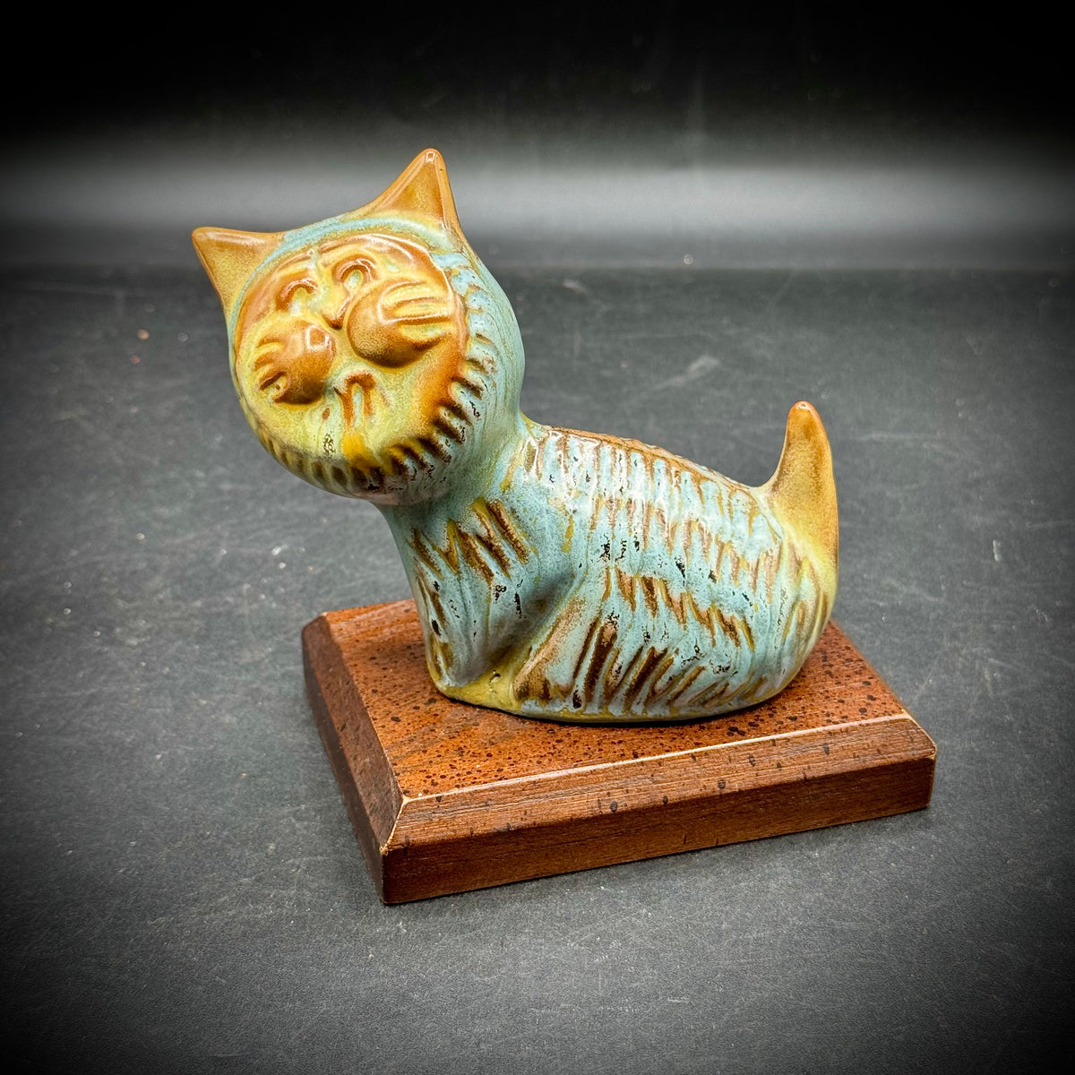 RARE Blue Mountain Potter Canada MCM Cat Figurine on Base