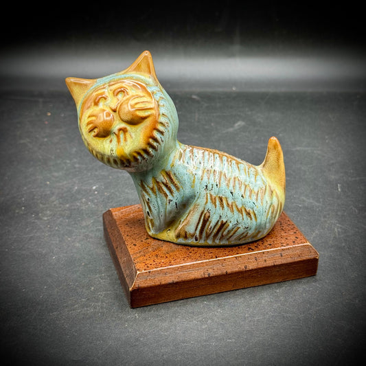 RARE Blue Mountain Potter Canada MCM Cat Figurine on Base