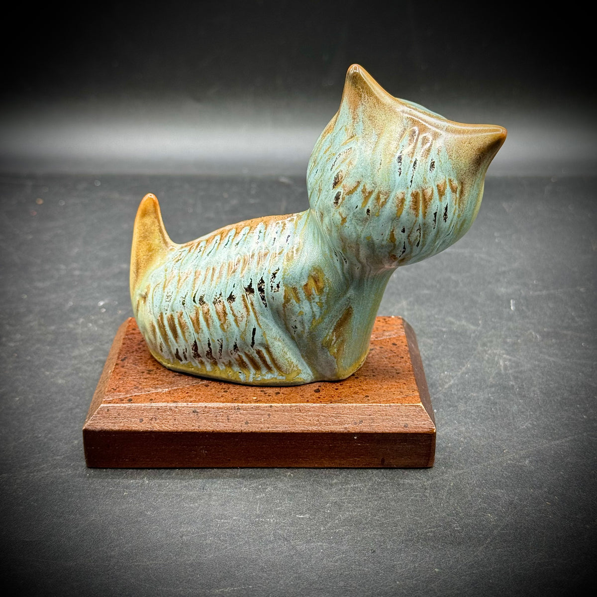 RARE Blue Mountain Potter Canada MCM Cat Figurine on Base