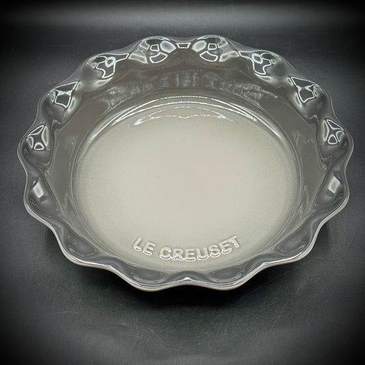 New Le Creuset Oyster Grey Heritage Pie Dish
