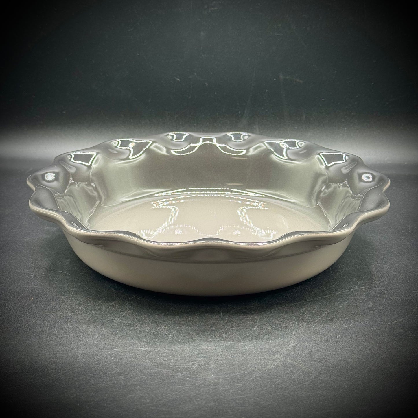 New Le Creuset Oyster Grey Heritage Pie Dish