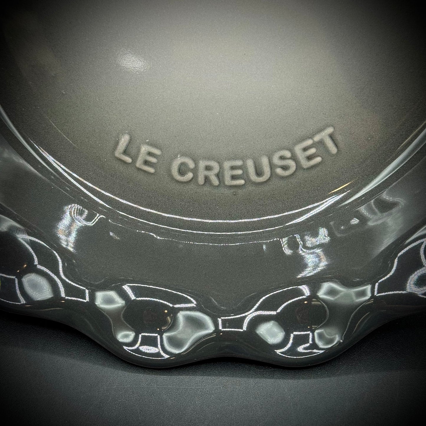 New Le Creuset Oyster Grey Heritage Pie Dish