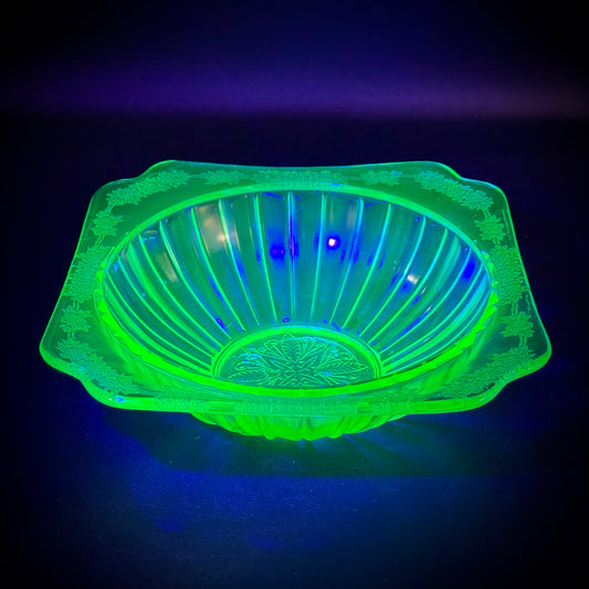 Vintage Jeanette Depression Uranium Glass Bowl