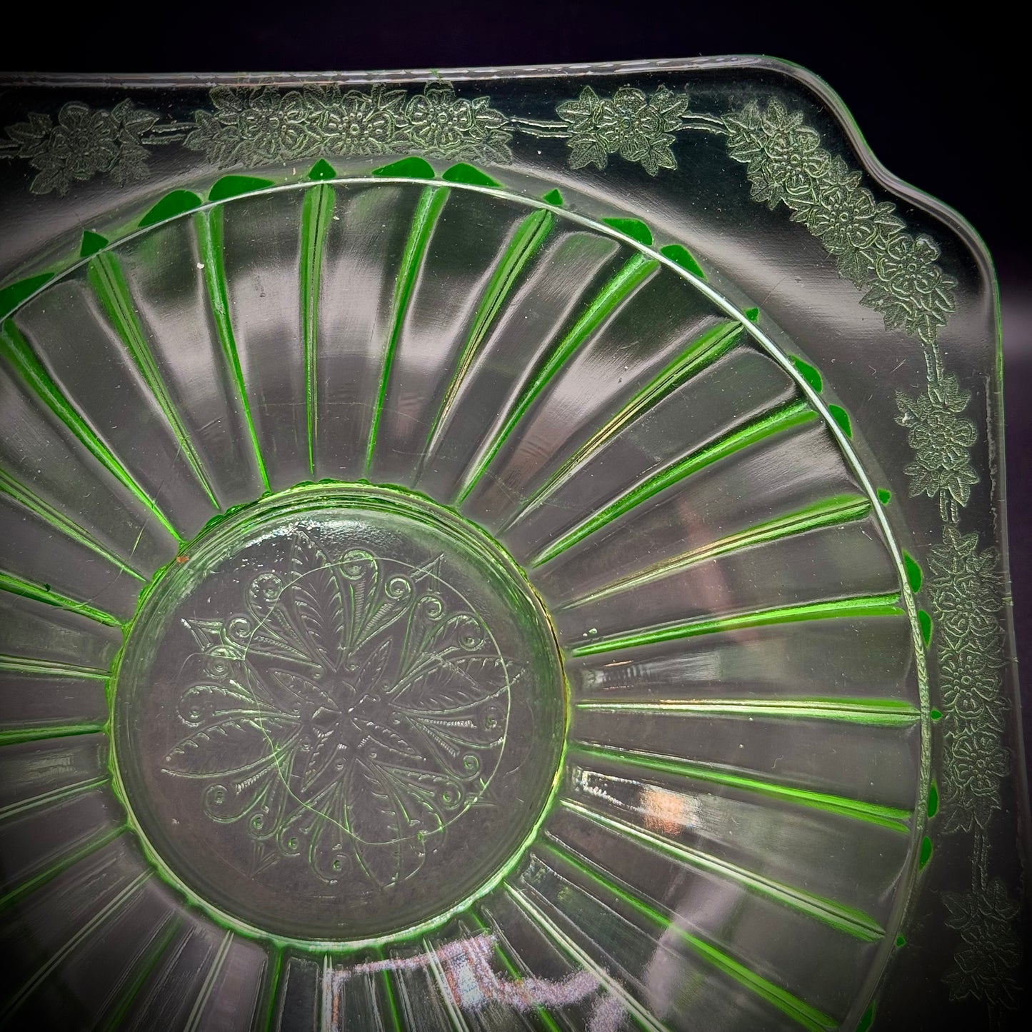 Vintage Jeanette Depression Uranium Glass Bowl