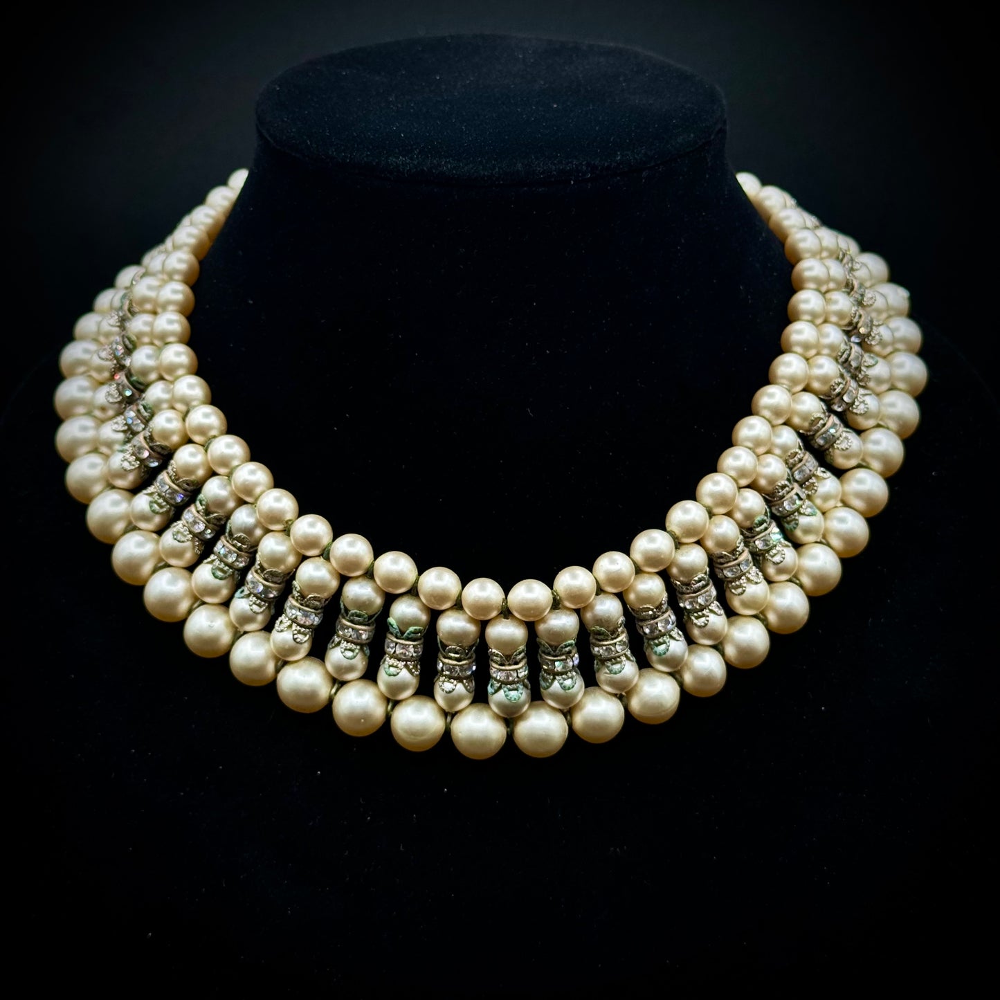 Vintage 1950s Hattie Carnegie Unmarked Costume Glass Pearls Collar Necklace