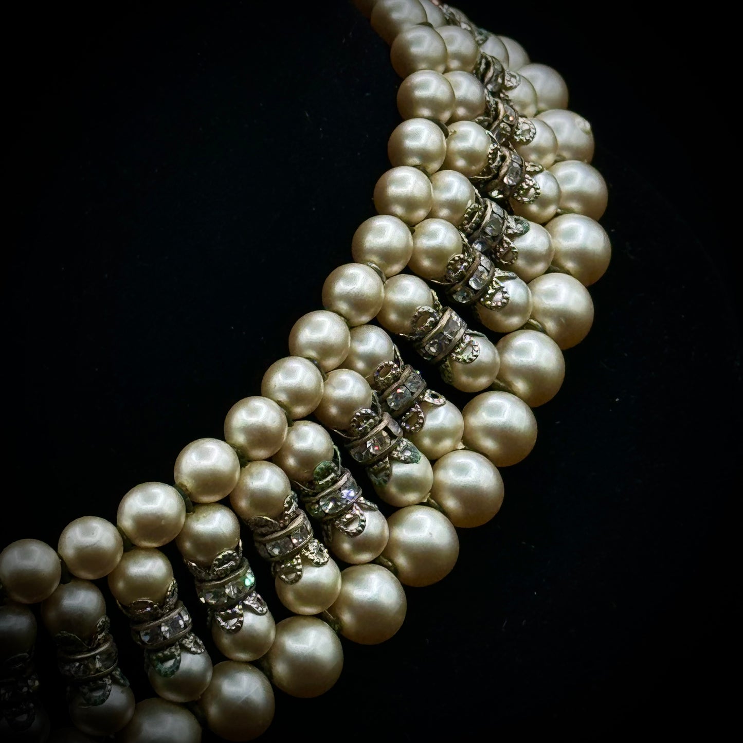 Vintage 1950s Hattie Carnegie Unmarked Costume Glass Pearls Collar Necklace