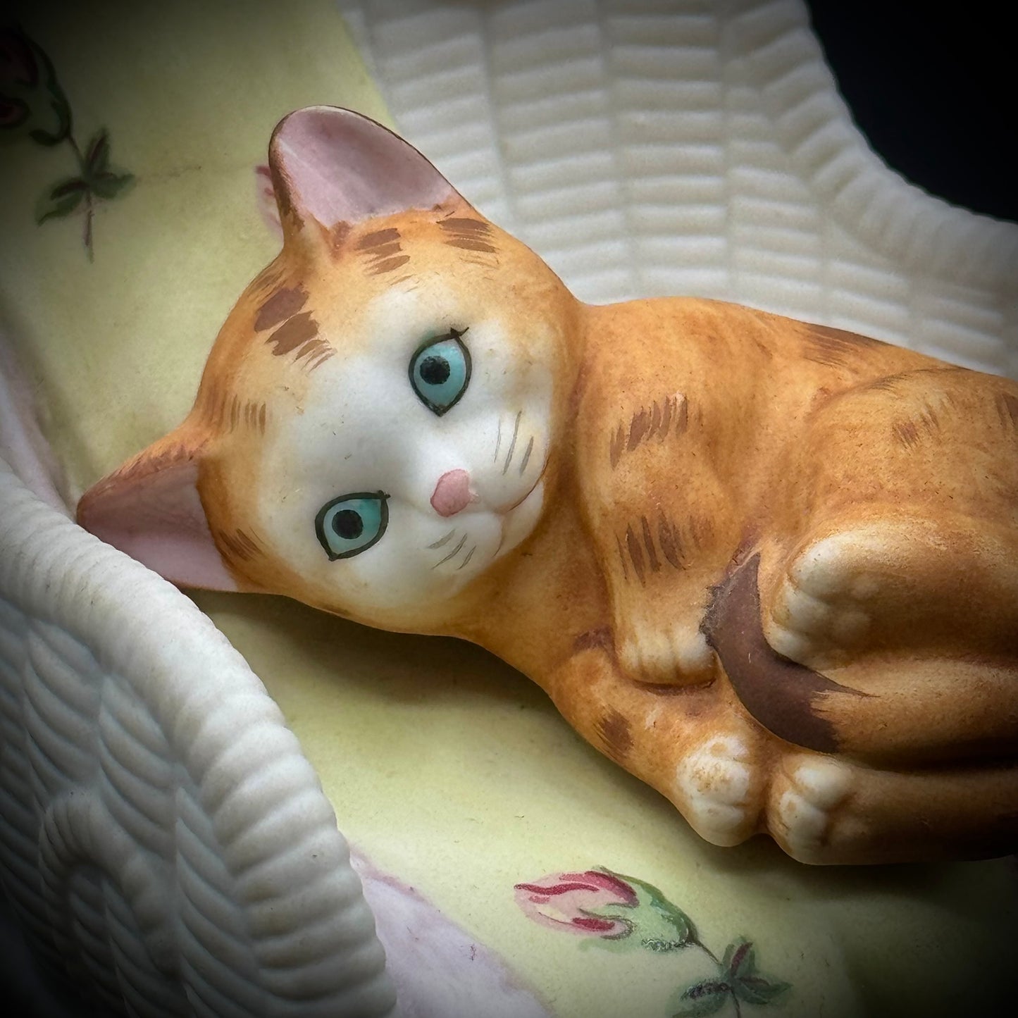 Vintage 1982 Mann Japan Cat in Chair Music Box Plays “Memory"