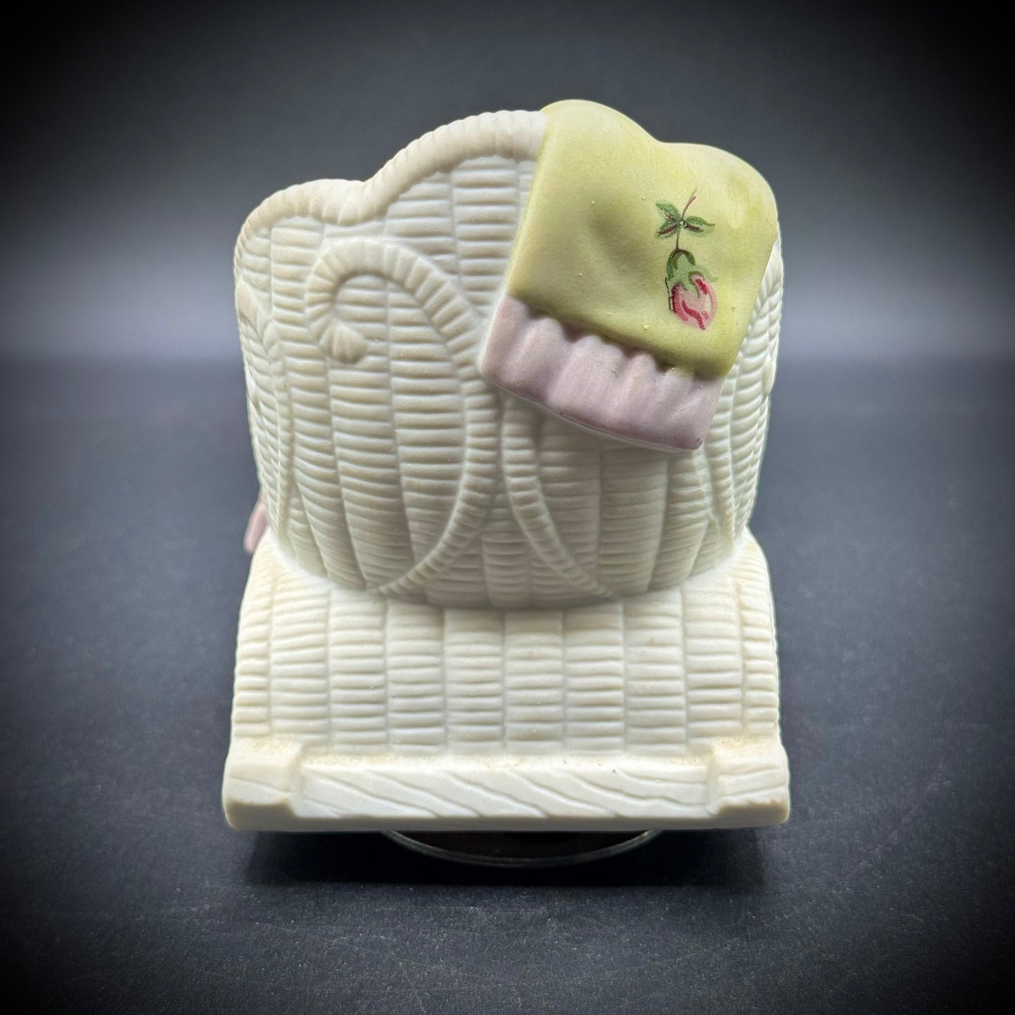 Vintage 1982 Mann Japan Cat in Chair Music Box Plays “Memory"