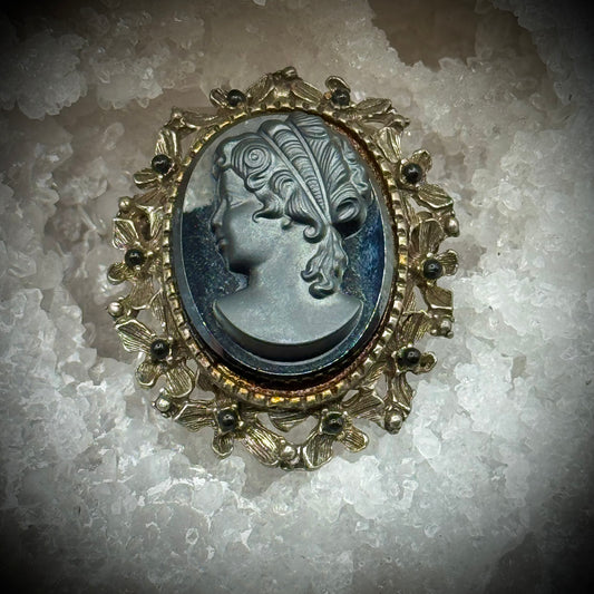 Vintage Cameo Brooch/Pendant
