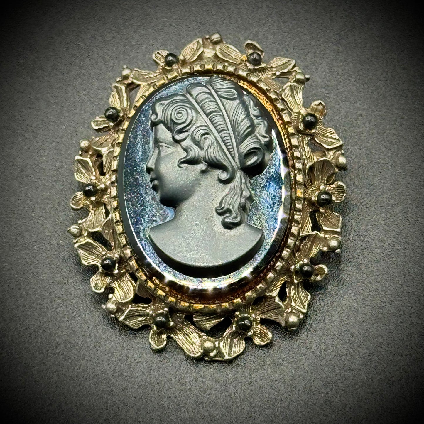 Vintage Cameo Brooch/Pendant
