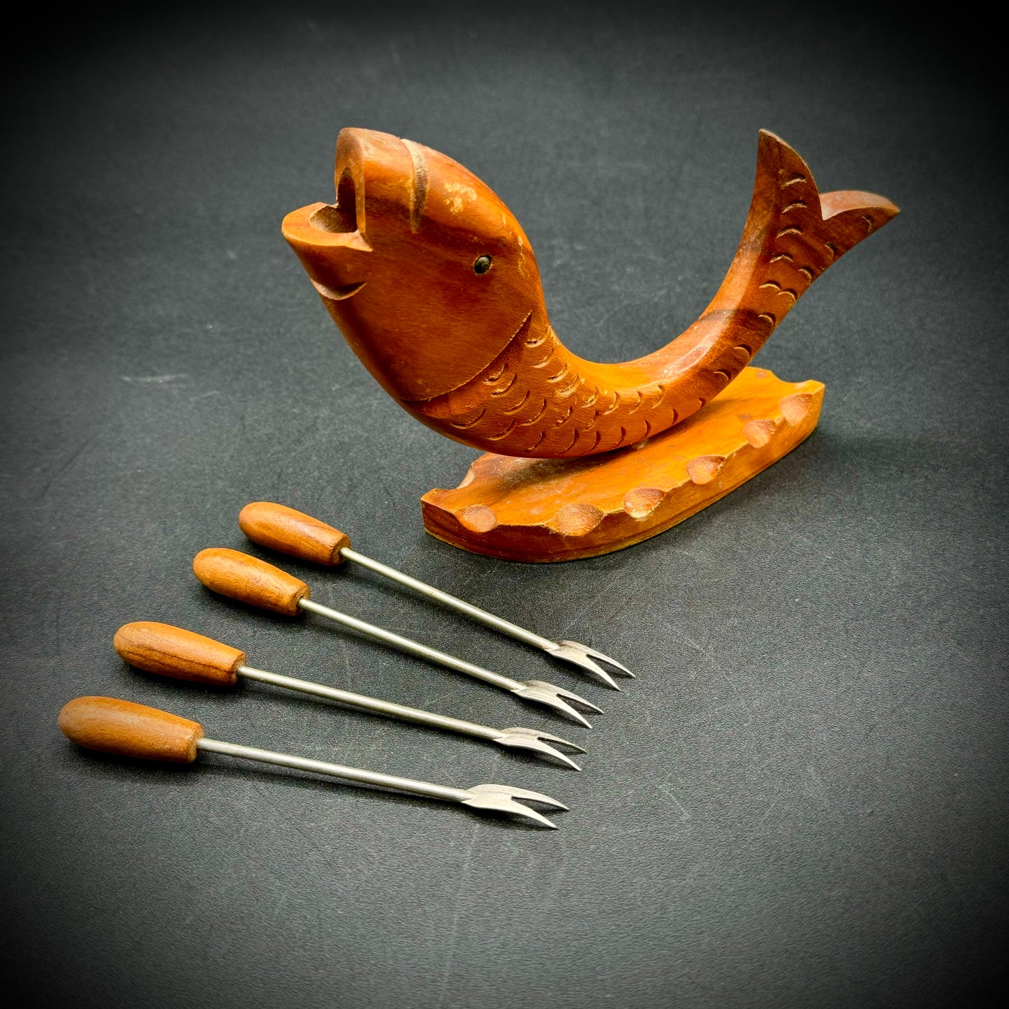 Vintage Carved Fish w/Set of 4 Hors d'oeuvres Forks