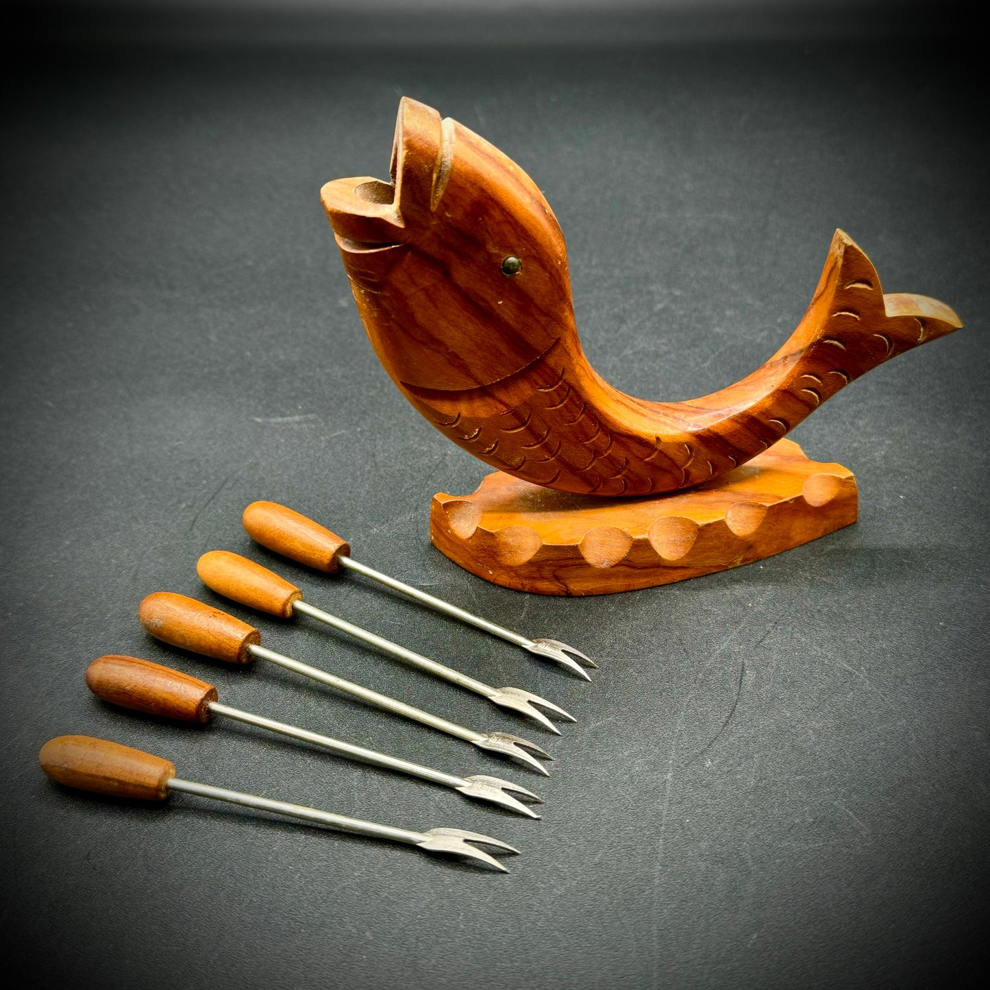 Vintage Carved Fish w/Set of 5 Hors d'oeuvres Forks