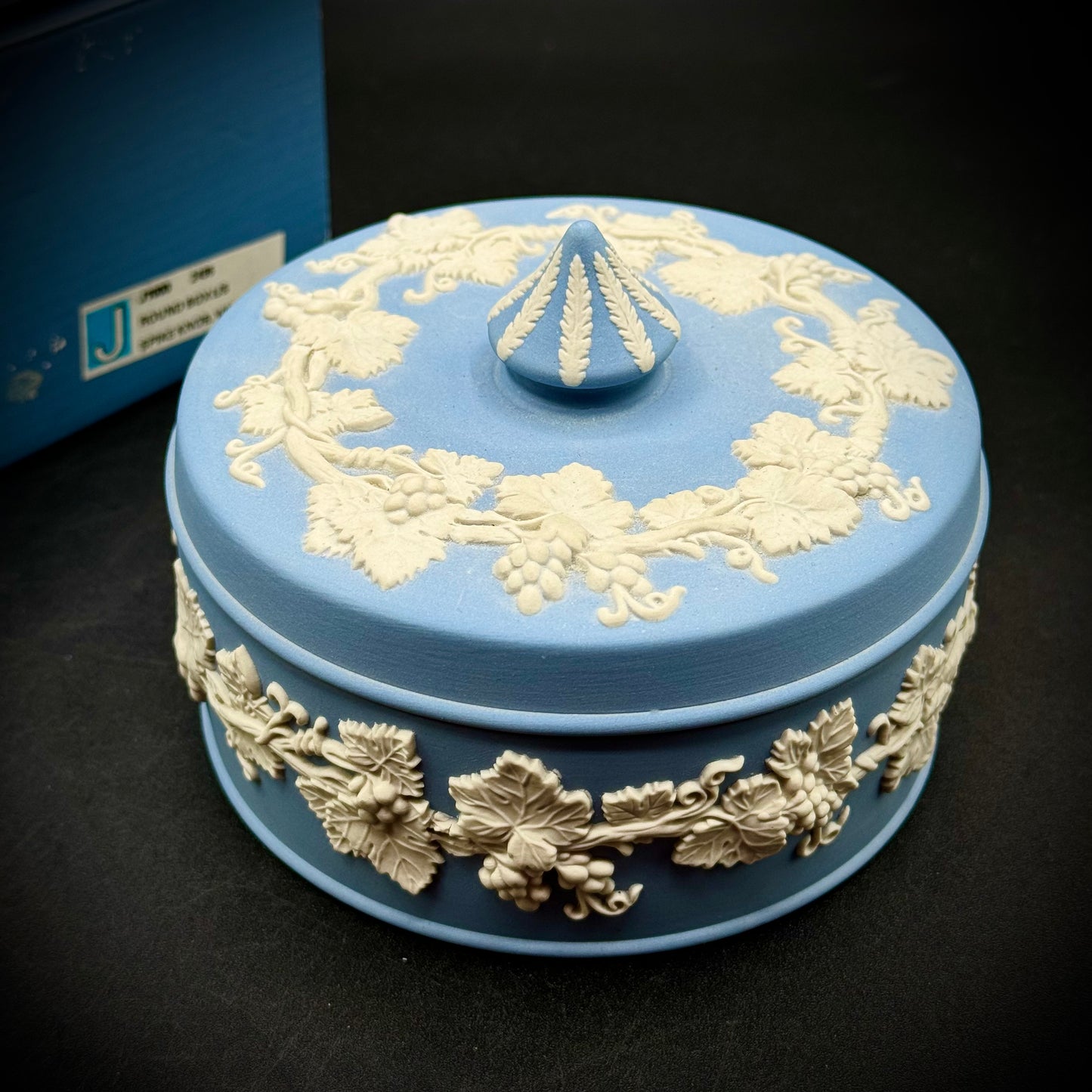 Vintage Wedgwood Large Lidded Trinket Box New in Box