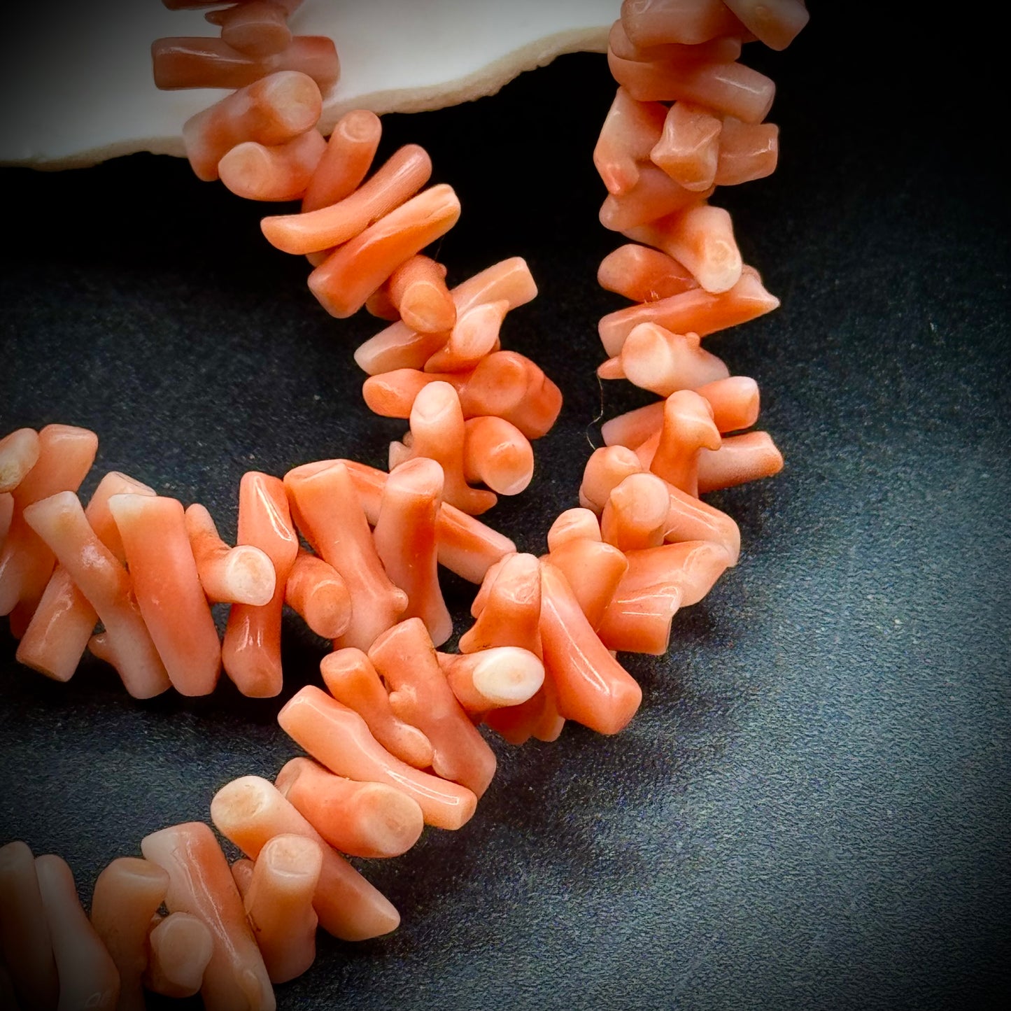 Stunning Gradually Sized Coral Necklace with Silver Closure