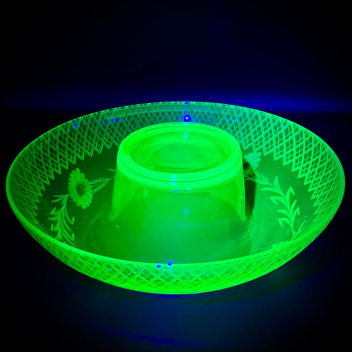 Vintage Anchor Hocking Uranium Glass Etched Roll Edge Centerpiece Bowl