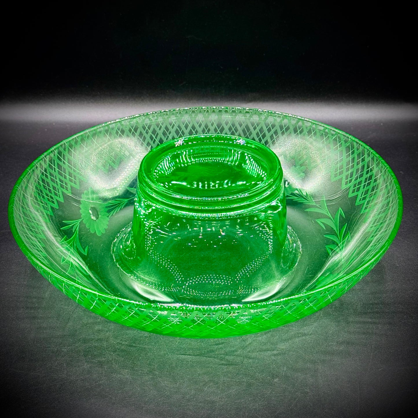 Vintage Anchor Hocking Uranium Glass Etched Roll Edge Centerpiece Bowl