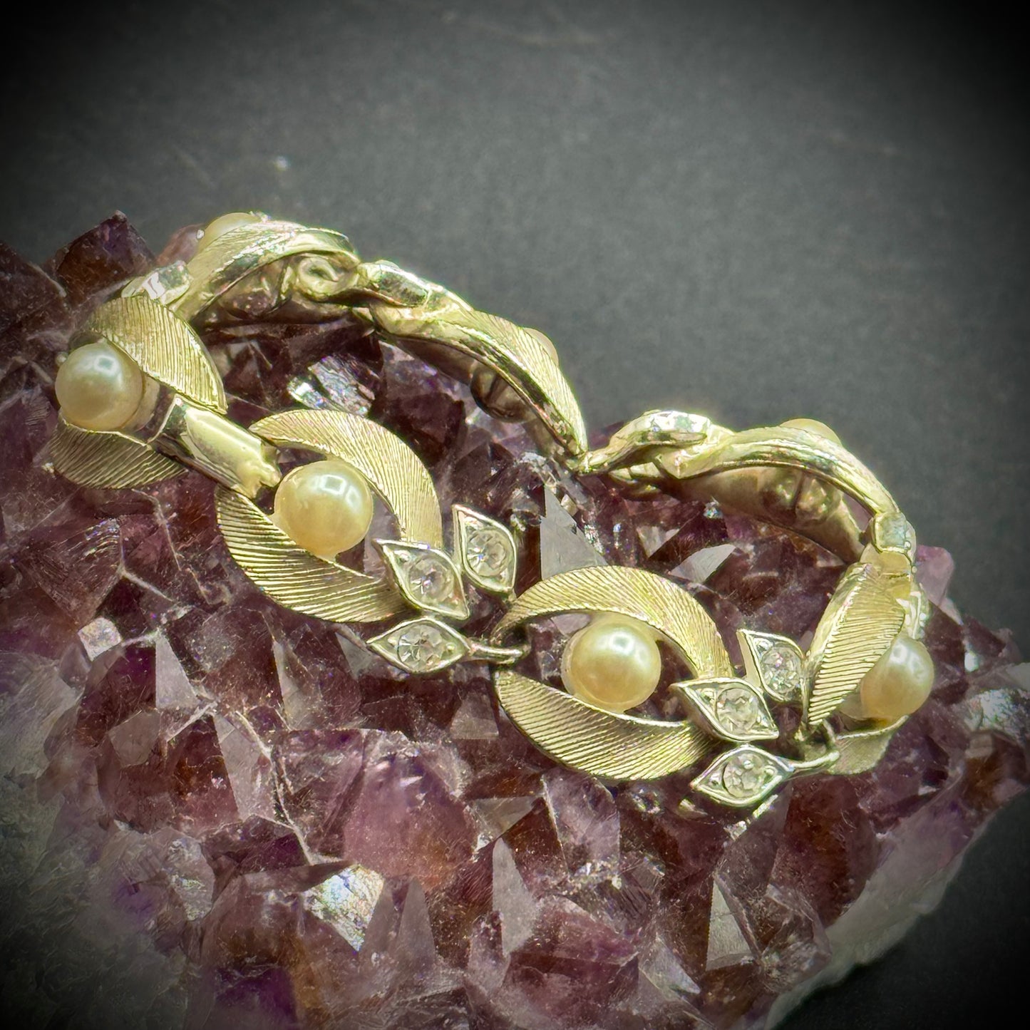 Vintage Lisner Gold Tone & Faux Pearl Bracelet