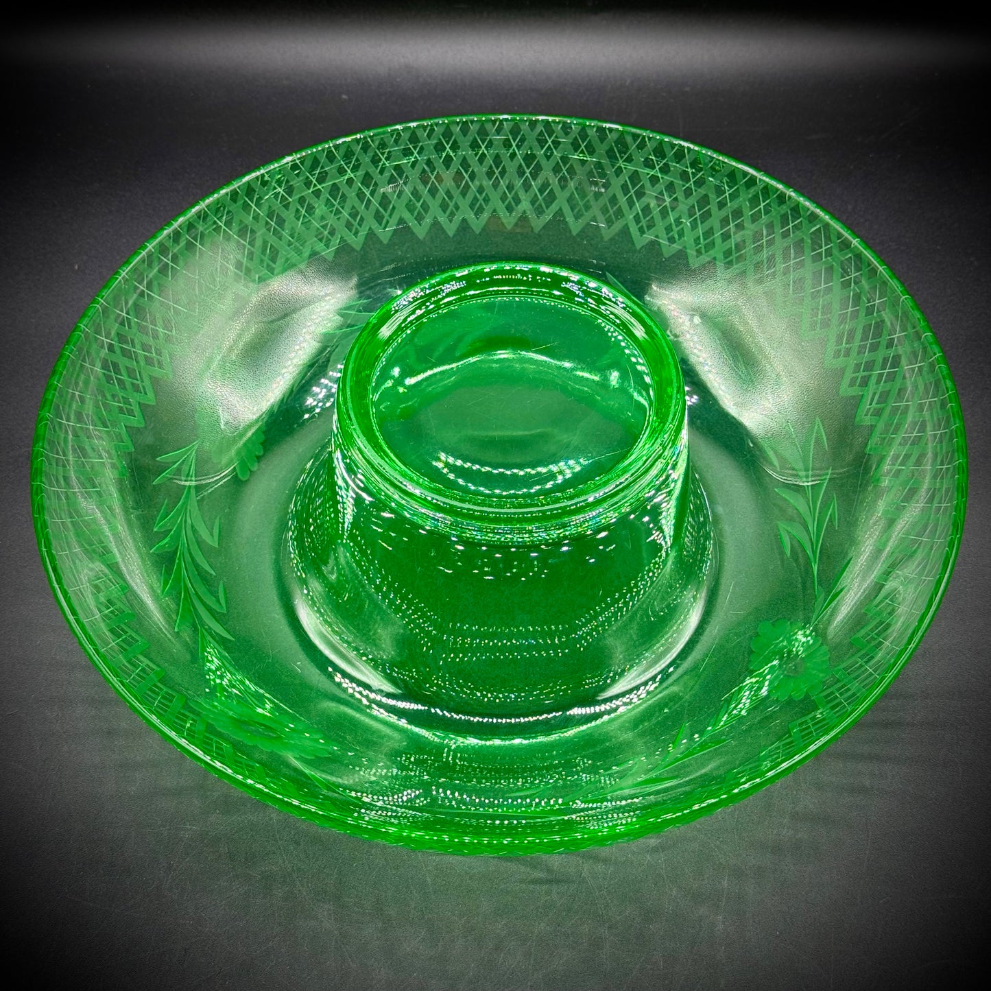 Vintage Anchor Hocking Uranium Glass Etched Roll Edge Centerpiece Bowl