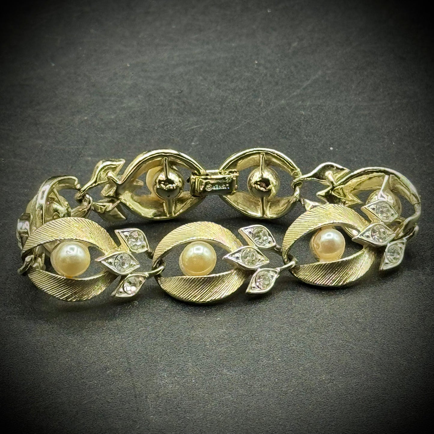 Vintage Lisner Gold Tone & Faux Pearl Bracelet
