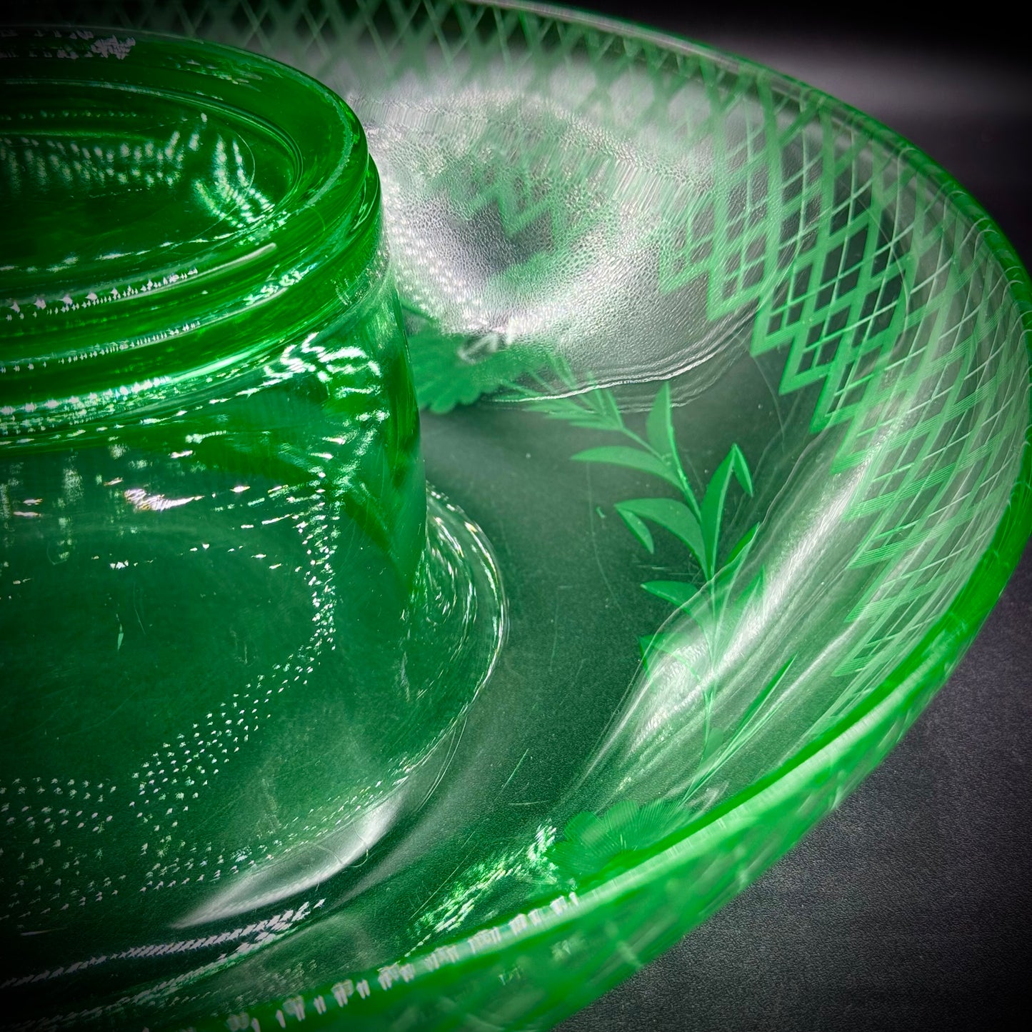 Vintage Anchor Hocking Uranium Glass Etched Roll Edge Centerpiece Bowl