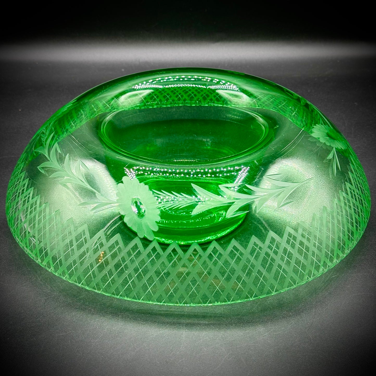 Vintage Anchor Hocking Uranium Glass Etched Roll Edge Centerpiece Bowl