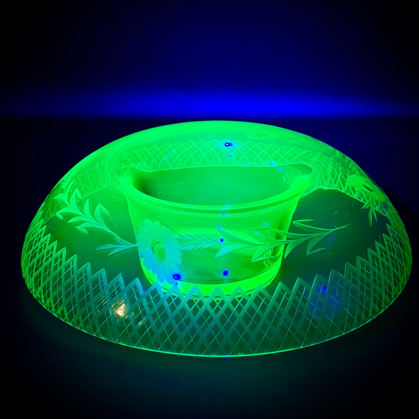 Vintage Anchor Hocking Uranium Glass Etched Roll Edge Centerpiece Bowl