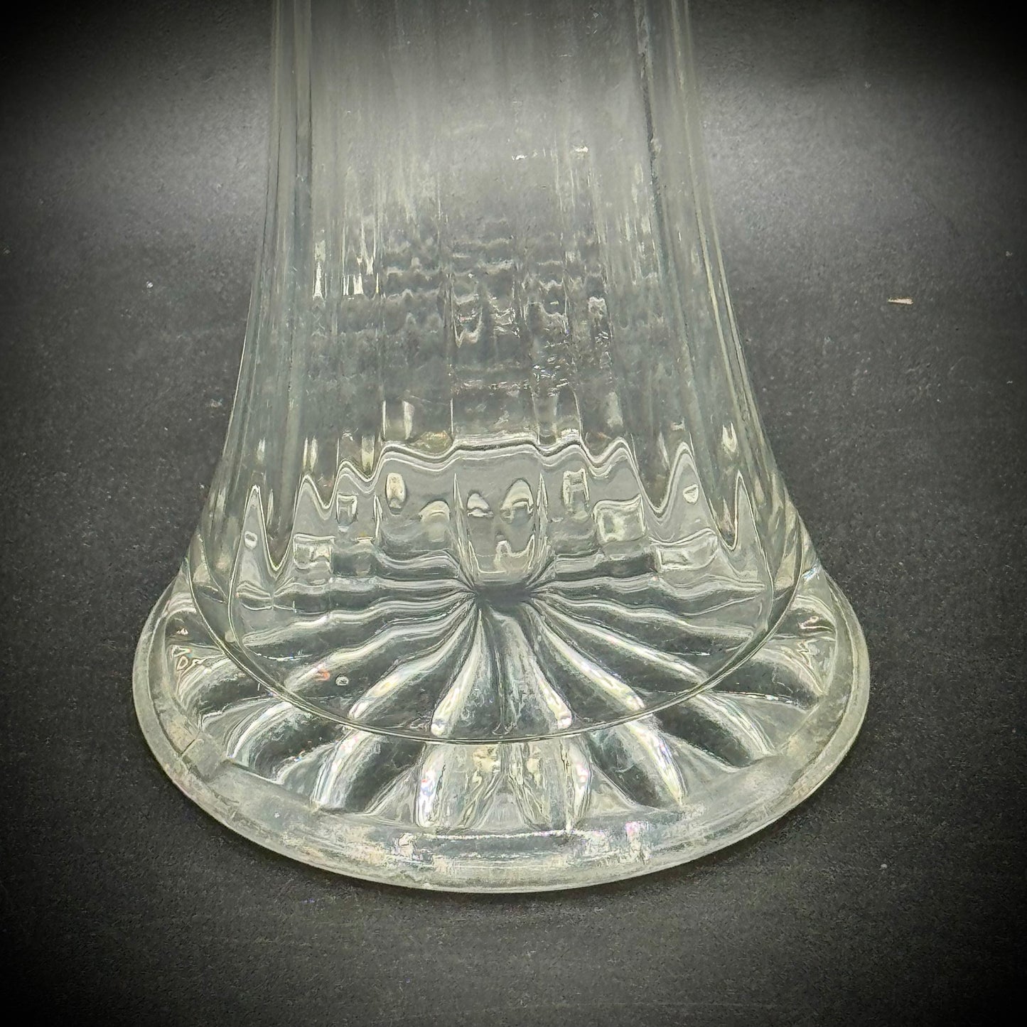 Vintage Ruffle Swung Vase