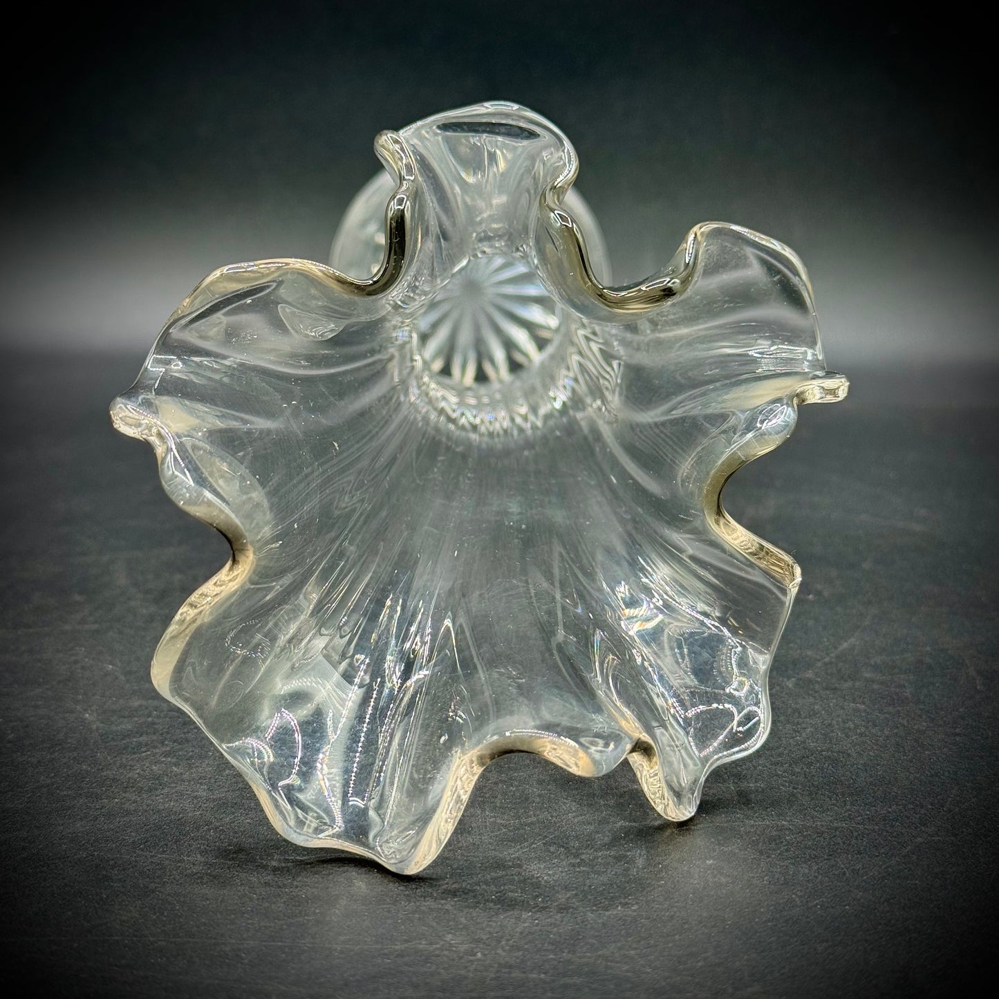 Vintage Ruffle Swung Vase