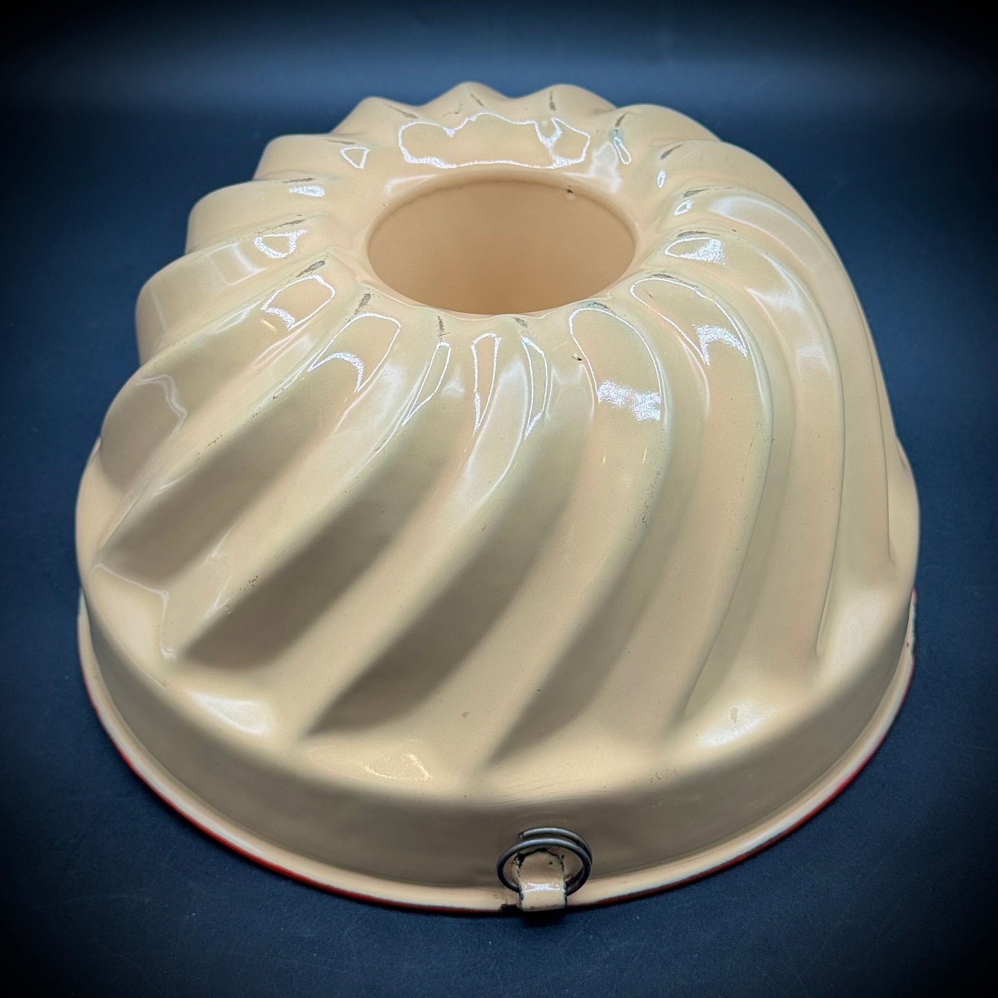 Vintage Red Enamel Bundt Pan/Jello Mold w/Ring for Hanging